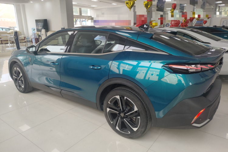 标致408X 2023款 无界版车身外观4