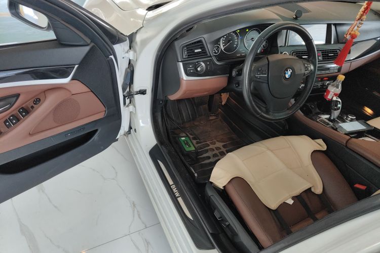 宝马5系(进口) 2015款 520i 典雅型中控内饰20