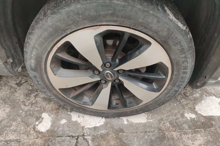 广汽传祺 传祺GS4 2019款 270T 手动两驱豪华版车身外观10