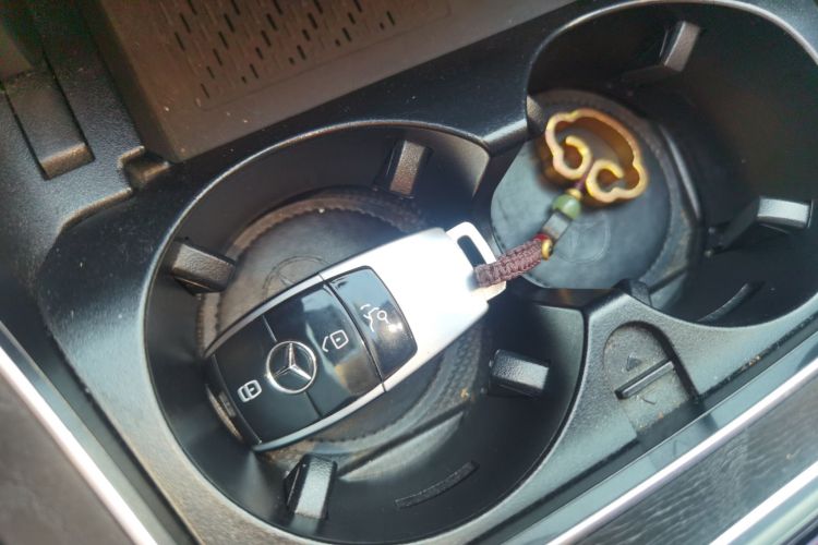 奔驰C级 2019款 C 260 L 运动版中控内饰11