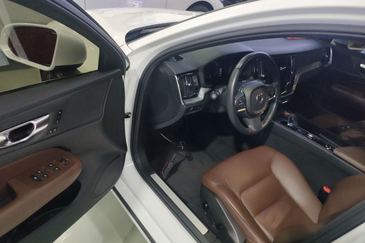 沃尔沃S60 2022款 B4 智逸豪华版中控内饰7002