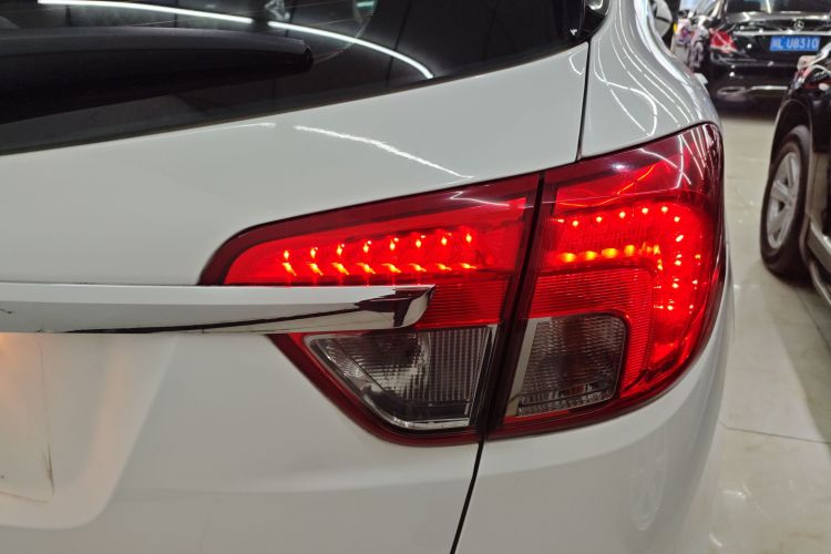 别克 昂科威 2017款 20T 两驱精英型车身外观9