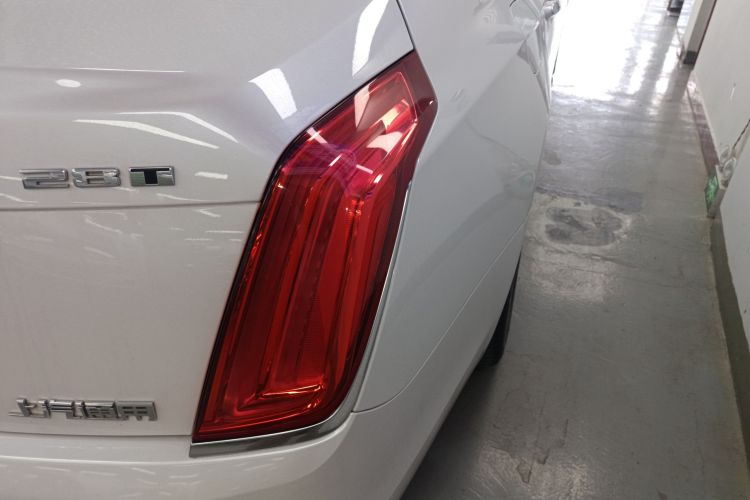 凯迪拉克CT6 2016款 28T 精英型车身外观9