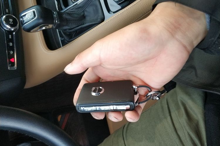 沃尔沃S90 2017款 T4 智远版中控内饰7001