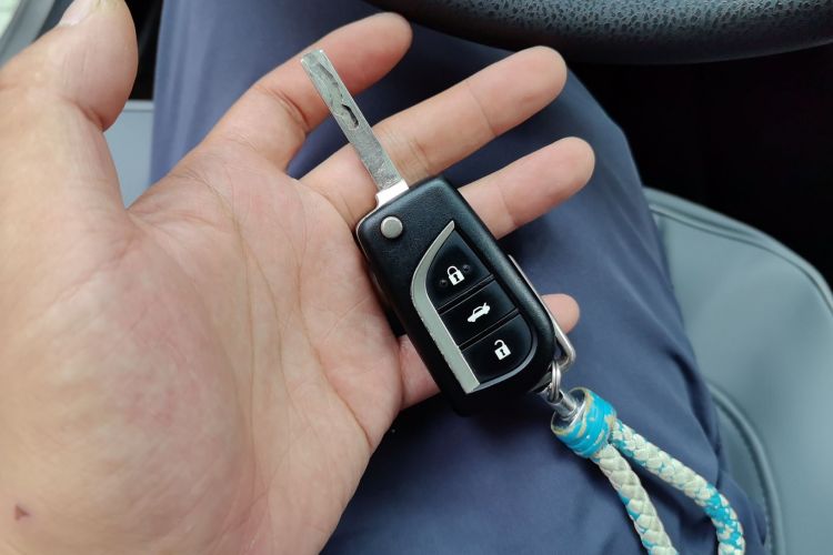 丰田 卡罗拉 2017款 改款 1.2T S-CVT GL-i中控内饰7001