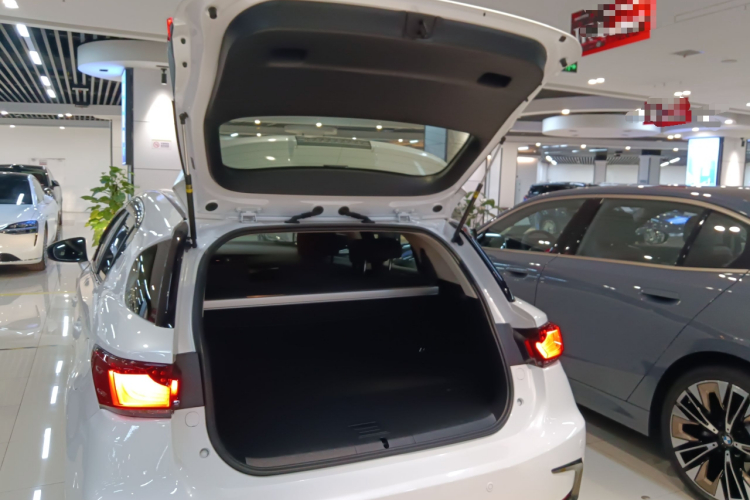 雷克萨斯CT 2017款 CT200h 精英版 单色 国V机舱底盘23