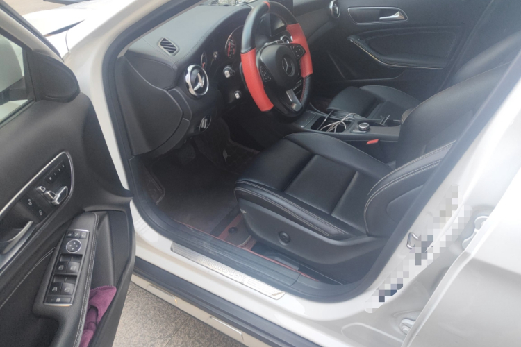 奔驰GLA 2018款 GLA 200 时尚型中控内饰20