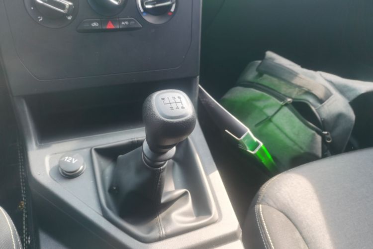 五菱汽车 五菱宏光PLUS 2020款 1.5L 手动标准型 5座局部细节18