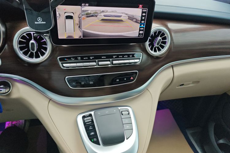 奔驰V级 2021款 V 260 领航版中控内饰16