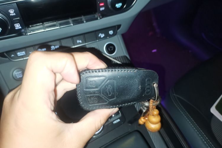 奥迪Q5L 2018款 45 TFSI 尊享时尚型 国V中控内饰7001