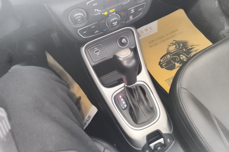 Jeep 指南者 2017款 200T 自动家享版中控内饰18