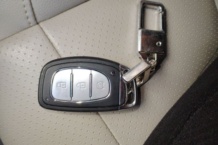 北汽幻速S5 2017款 1.3T 手动尊贵型中控内饰11