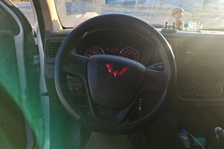 五菱汽车 五菱宏光V 2022款 1.5L劲取版电动助力LAR中控内饰13