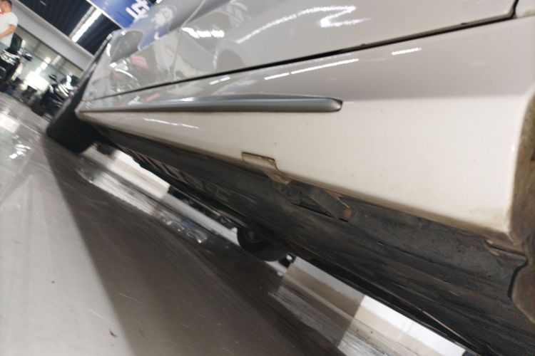 奔驰C级 2021款 C 260 L 运动版局部细节9002