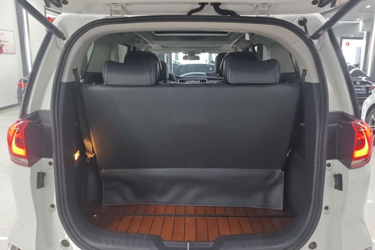 广汽传祺 传祺M8 2020款 领航款 390T 尊贵版机舱底盘23