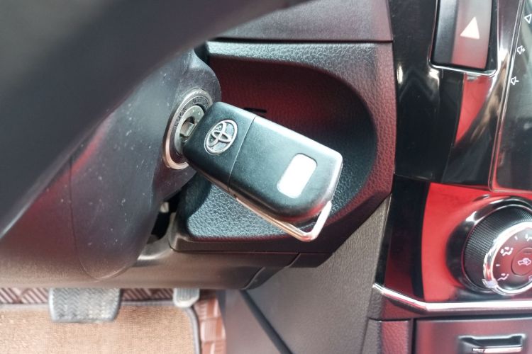 丰田 卡罗拉 2017款 1.6L CVT GL中控内饰11