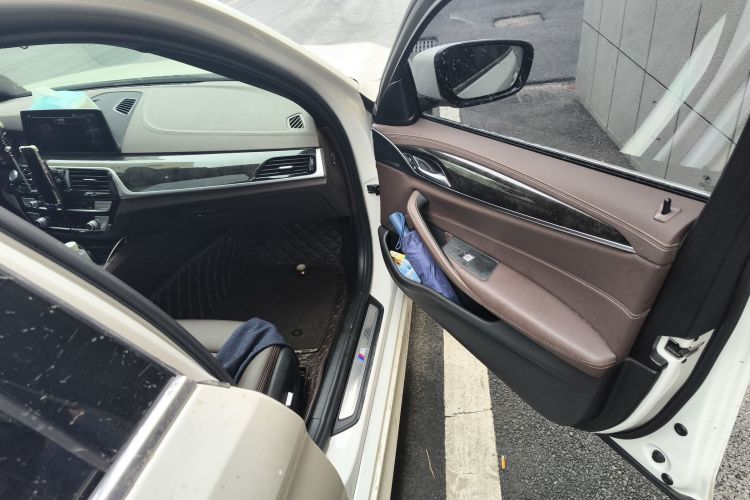 宝马5系 2020款 525Li M运动套装局部细节9005