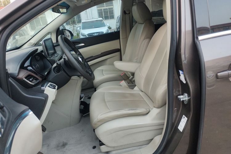 别克GL8 2021款 陆上公务舱 652T 舒适型中控内饰19