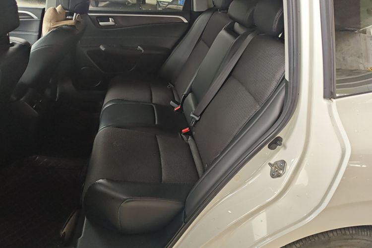 本田 杰德 2016款 1.8L 自动舒适精英版 5座中控内饰7003