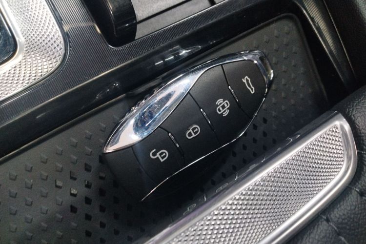 红旗H5 2023款 1.5T HEV智联旗畅版中控内饰11