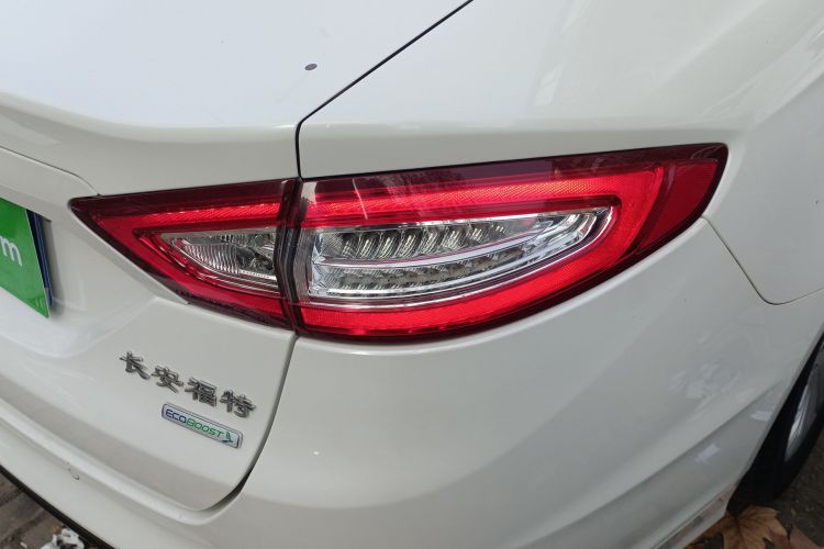 福特 蒙迪欧 2013款 2.0L GTDi200豪华型车身外观9