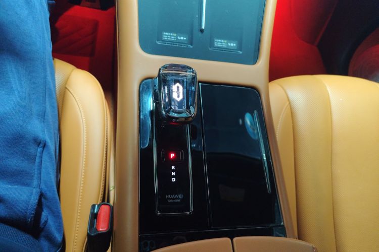 鸿蒙智行 问界M7 2024款 1.5T 智驾后驱Ultra版 5座中控内饰18