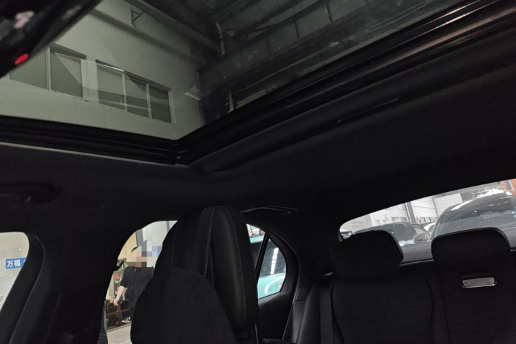 奔驰C级 2024款 C 200 L 运动版局部细节22