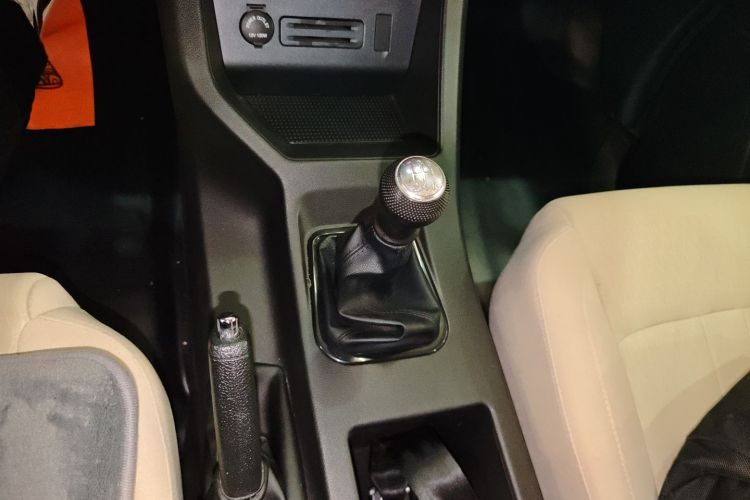 东风风行 菱智 2022款 M5 1.6L 实用型 5座局部细节18