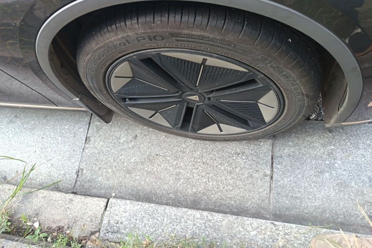 深蓝汽车 深蓝SL03 2022款 1.5L 1200增程版车身外观10