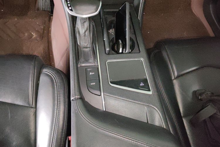 凯迪拉克CT6 2017款 28T 豪华型中控内饰18