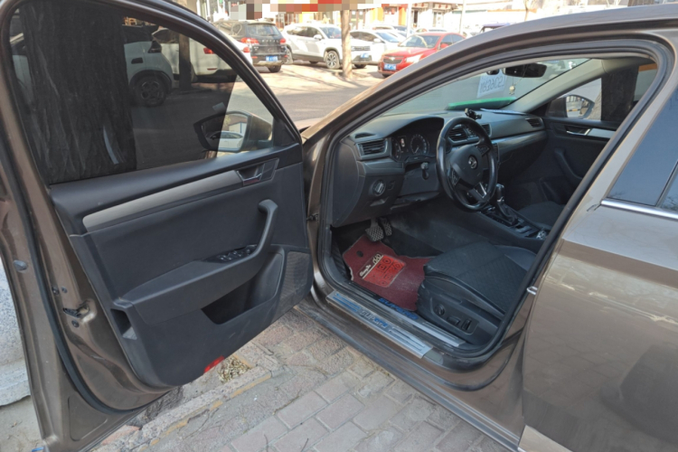 斯柯达 速派 2016款 TSI280 DSG创行版中控内饰20