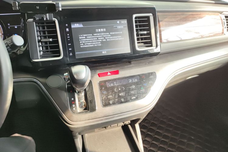 本田 艾力绅 2016款 2.4L 经典版中控内饰16