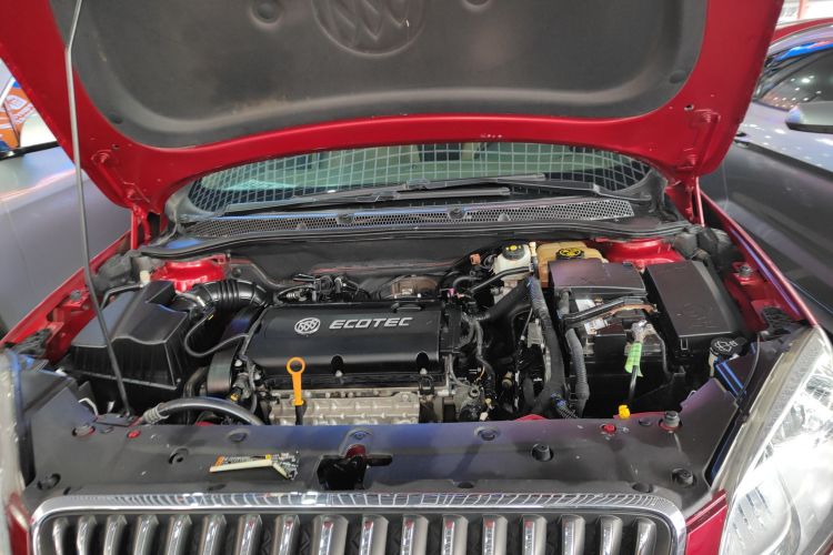 别克 英朗 2013款 GT 1.6L 自动时尚版机舱底盘24