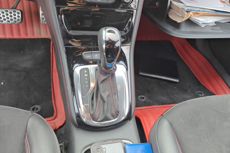 别克 威朗 2016款 两厢GS 20T 双离合燃情运动型中控内饰18