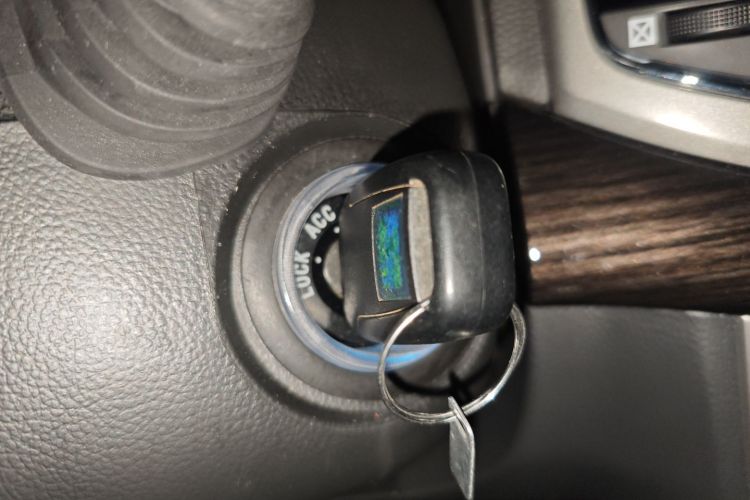 雪佛兰 科帕奇 2014款 2.4L 四驱旗舰版 7座中控内饰7001