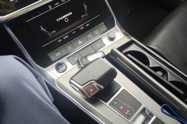 奥迪A6L 2021款 40 TFSI 豪华致雅型中控内饰18