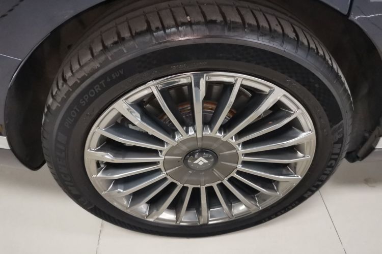 昊铂HL 2025款 700 Ultra六座四驱激光雷达版车身外观6008