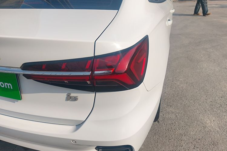 荣威i5 2021款 1.5L 手动铂金版车身外观9