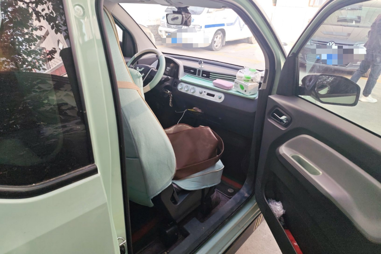 五菱汽车 宏光MINIEV 2021款 马卡龙臻享款 三元锂局部细节9005