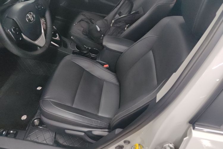 丰田 卡罗拉 2017款 改款双擎 1.8L E-CVT精英版中控内饰19