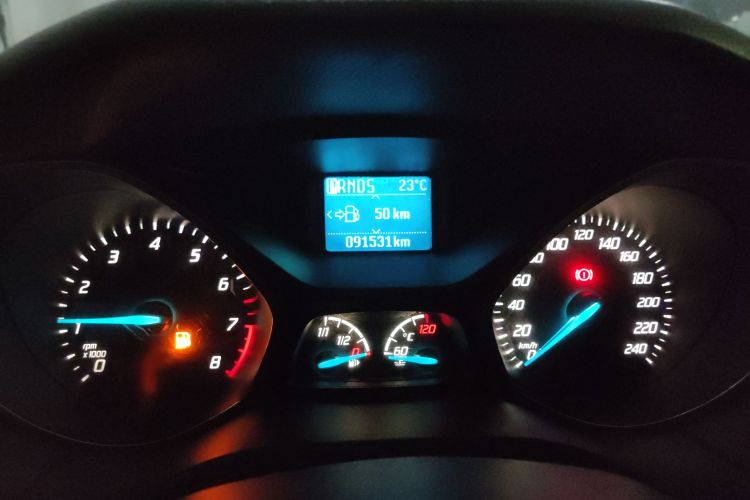 福特 福克斯 2012款 三厢 1.6L 自动风尚型中控内饰14