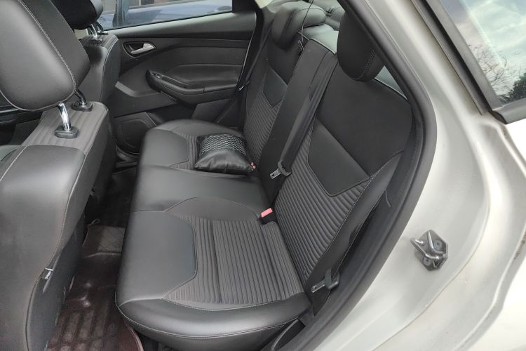 福特 福克斯 2018款 三厢经典 1.6L 自动风尚型智行版中控内饰21