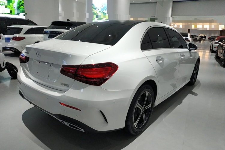 奔驰A级 2025款 A 200 L 时尚型车身外观6005