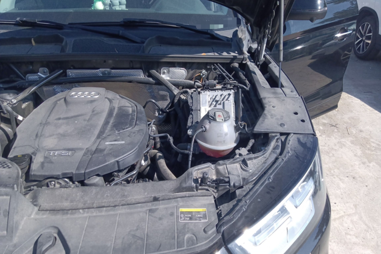 奥迪Q5L 2020款 改款 40 TFSI 荣享时尚型机舱底盘26