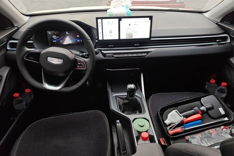 吉利汽车 帝豪 2026款 第4代 400万纪念款 1.5L 手动超越型中控内饰12