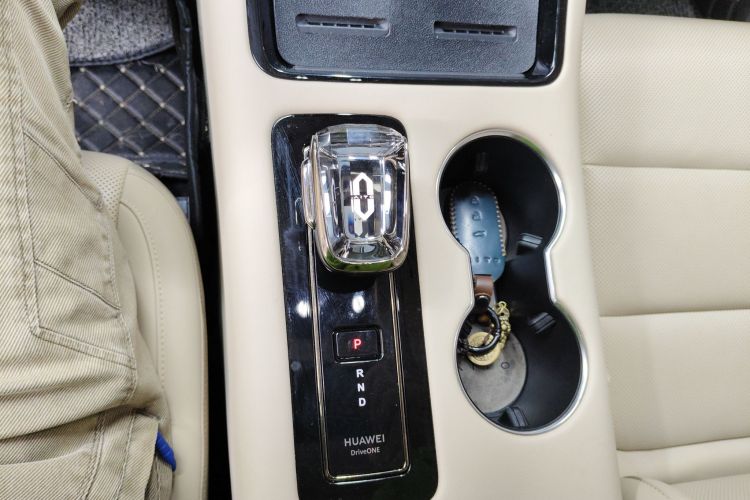 鸿蒙智行 问界M5 2022款 纯电四驱性能版局部细节18