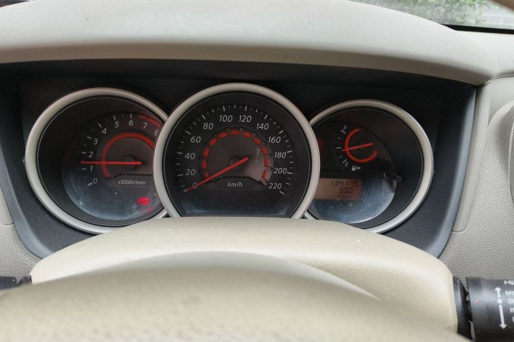 日产 轩逸 2012款 经典 1.6XE 手动舒适版中控内饰14