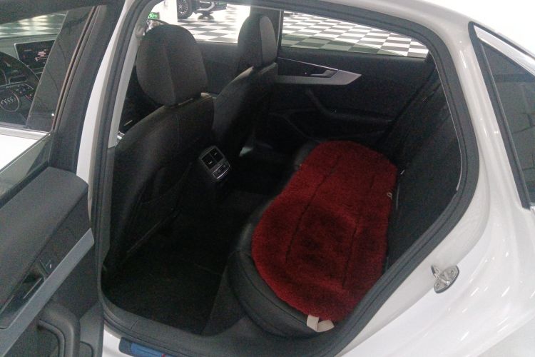 奥迪A4L 2018款 30周年年型 40 TFSI 时尚型中控内饰21