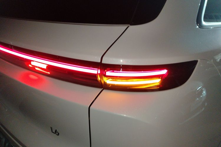 理想汽车 理想L6 2025款 Max 智能焕新版车身外观9