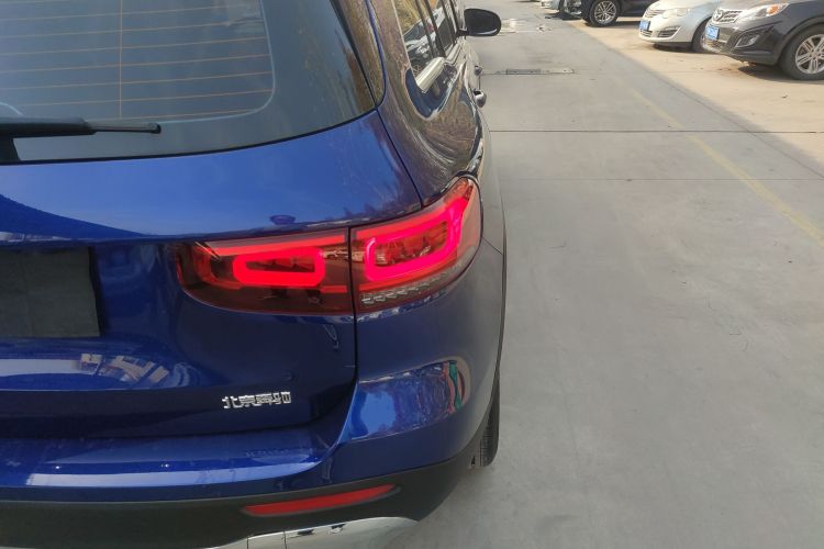 奔驰GLB 2023款 改款 GLB 200 动感型车身外观9